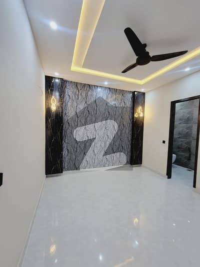 Prime Location 20 Marla House For rent In Beautiful Izmir Town