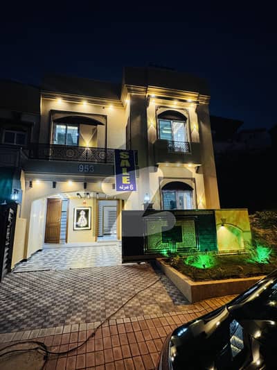 بحریہ ٹاؤن فیز 8 ۔ رفیع بلاک بحریہ ٹاؤن فیز 8,بحریہ ٹاؤن راولپنڈی,راولپنڈی میں 4 کمروں کا 6 مرلہ مکان 3.0 کروڑ میں برائے فروخت۔ بحریہ ٹاؤن فیز 8 ۔ رفیع بلاک بحریہ ٹاؤن فیز 8,بحریہ ٹاؤن راولپنڈی,راولپنڈی میں 4 کمروں کا 6 مرلہ مکان 3.0 کروڑ میں برائے فروخت۔