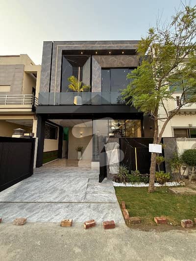5 MARLA BRAND NEW ULTRA MODERN DESIGNER HOUSE ON BEST LOCATION FOR SALE