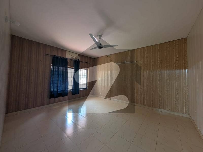 ایف ۔ 6 اسلام آباد میں 4 کمروں کا 1 کنال مکان 4.5 لاکھ میں کرایہ پر دستیاب ہے۔