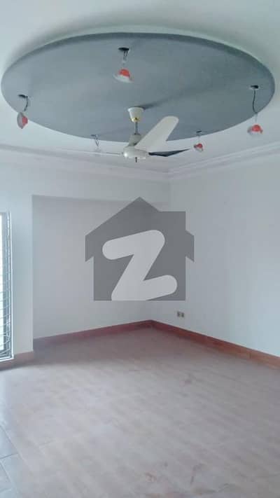 فیصل ٹاؤن لاہور میں 6 کمروں کا 1 کنال مکان 7.5 کروڑ میں برائے فروخت۔