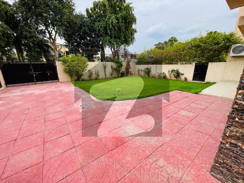 ایف ۔ 8 اسلام آباد میں 4 کمروں کا 2 کنال مکان 8.25 لاکھ میں کرایہ پر دستیاب ہے۔