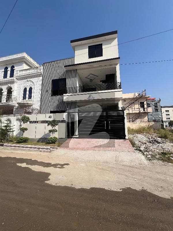 Double Storey House in L Block Double Storey House in L Block