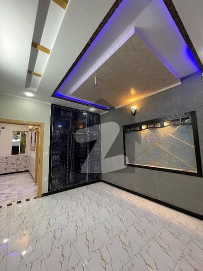 ریگی ماڈل ٹاؤن پشاور میں 8 کمروں کا 5 مرلہ مکان 1.0 لاکھ میں کرایہ پر دستیاب ہے۔