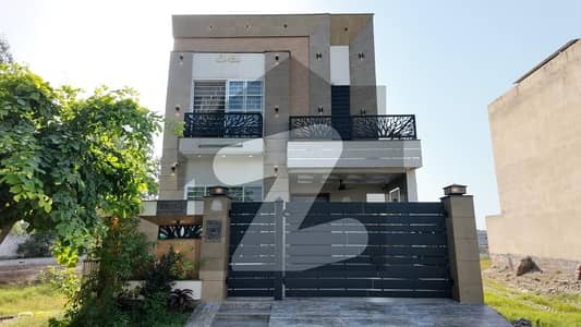 Perfect Prime Location 7 Marla House In Central Park - Block C For Sale