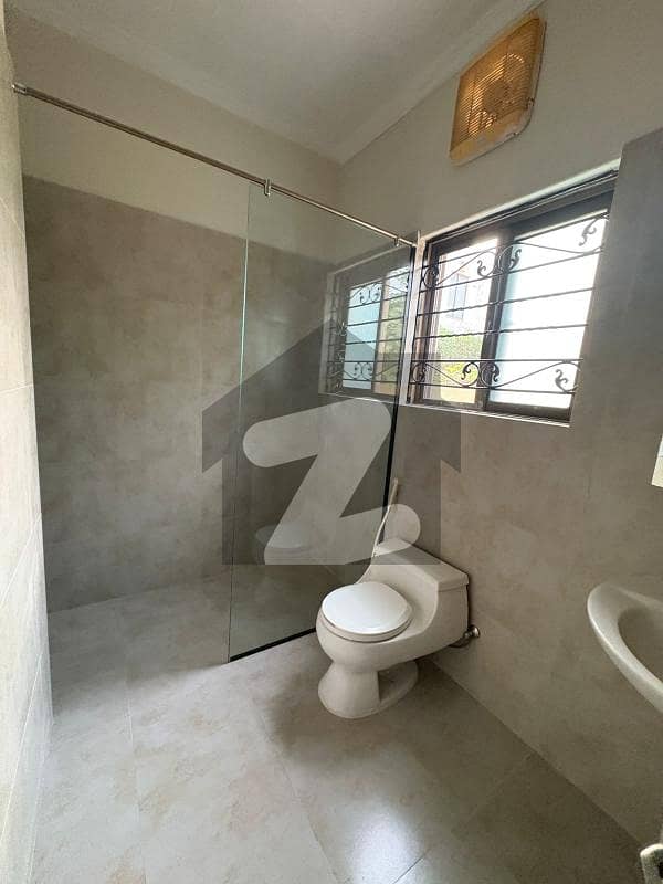 ڈی ایچ اے فیز 2 ڈیفنس (ڈی ایچ اے),لاہور میں 6 کمروں کا 1 کنال مکان 2.5 لاکھ میں کرایہ پر دستیاب ہے۔