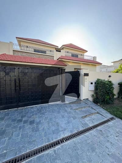 ڈی ایچ اے فیز 5 ڈیفنس (ڈی ایچ اے),لاہور میں 5 کمروں کا 1 کنال مکان 11.0 کروڑ میں برائے فروخت۔ ڈی ایچ اے فیز 5 ڈیفنس (ڈی ایچ اے),لاہور میں 5 کمروں کا 1 کنال مکان 11.0 کروڑ میں برائے فروخت۔