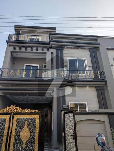 چناب رینجرز روڈ سیالکوٹ میں 4 کمروں کا 5 مرلہ مکان 2.1 کروڑ میں برائے فروخت۔