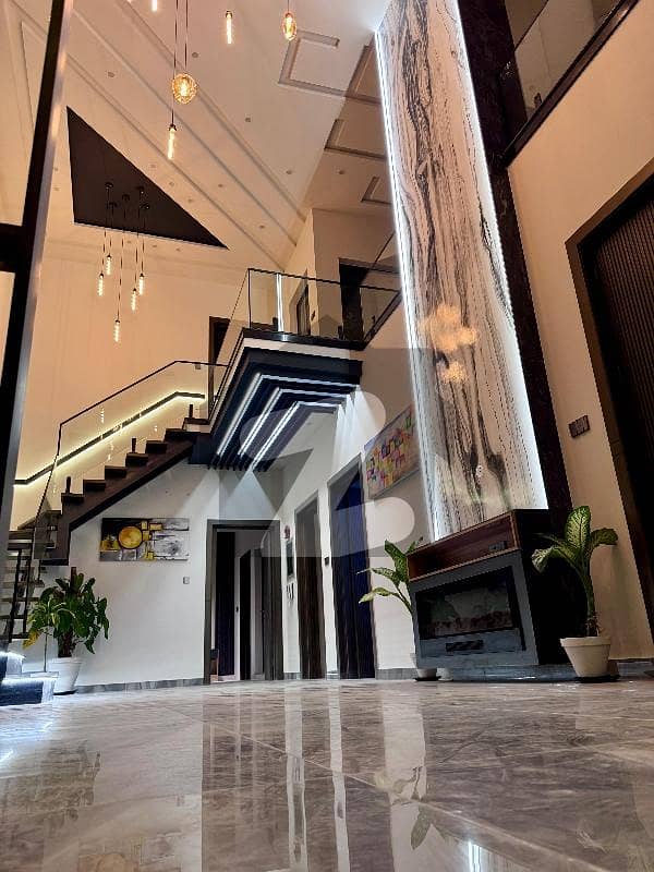 کینال روڈ فیصل آباد میں 4 کمروں کا 7 مرلہ مکان 4.0 کروڑ میں برائے فروخت۔