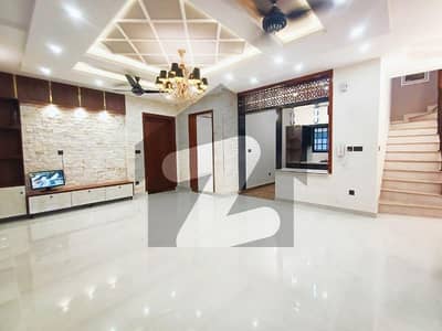 10 MARLA Lower Portion In UET Society