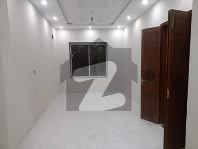 والٹن روڈ لاہور میں 4 کمروں کا 5 مرلہ مکان 2.3 کروڑ میں برائے فروخت۔