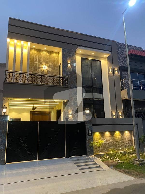 سٹی ہاؤسنگ سوسائٹی گوجرانوالہ میں 4 کمروں کا 5 مرلہ مکان 2.2 کروڑ میں برائے فروخت۔