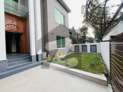 ایف ۔ 6 اسلام آباد میں 9 کمروں کا 1 کنال مکان 16.0 لاکھ میں کرایہ پر دستیاب ہے۔