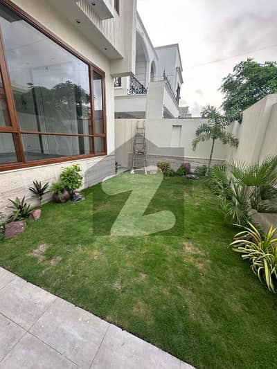 ڈی ایچ اے فیز 8 ڈی ایچ اے ڈیفینس,کراچی میں 5 کمروں کا 1 کنال مکان 19.5 کروڑ میں برائے فروخت۔