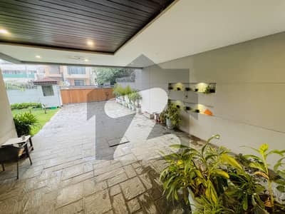 A Luxury House Available For Rent