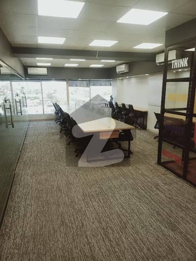 شاہراہِ فیصل کراچی میں 7 مرلہ دفتر 5.25 لاکھ میں کرایہ پر دستیاب ہے۔