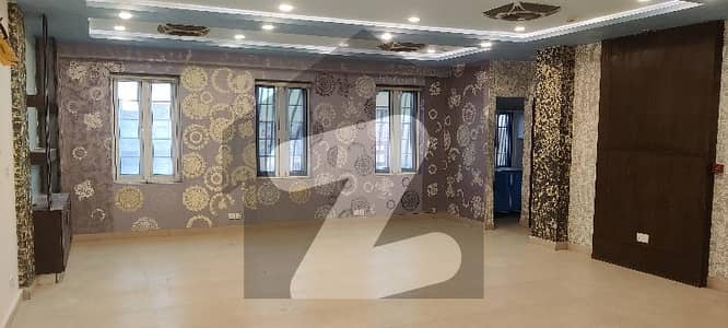 5 Marla Office With Cabin