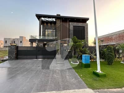 ڈی ایچ اے فیز 7 ڈیفنس (ڈی ایچ اے),لاہور میں 5 کمروں کا 1 کنال مکان 9.5 کروڑ میں برائے فروخت۔ ڈی ایچ اے فیز 7 ڈیفنس (ڈی ایچ اے),لاہور میں 5 کمروں کا 1 کنال مکان 9.5 کروڑ میں برائے فروخت۔