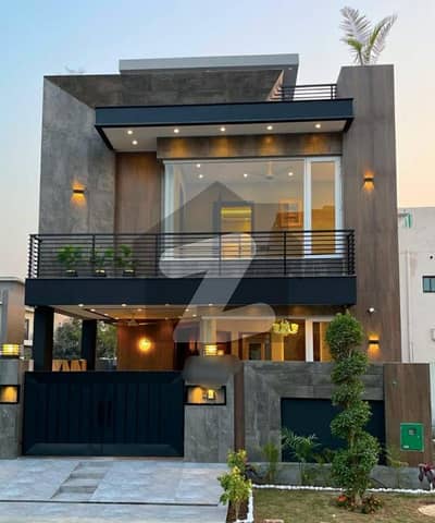 ڈی ایچ اے 9 ٹاؤن ڈیفنس (ڈی ایچ اے),لاہور میں 3 کمروں کا 5 مرلہ مکان 3.0 کروڑ میں برائے فروخت۔