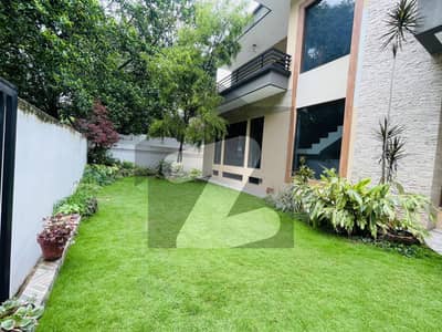 ایف ۔ 7 اسلام آباد میں 7 کمروں کا 1 کنال مکان 16.0 لاکھ میں کرایہ پر دستیاب ہے۔