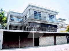 600 YARDS HOUSE AVAILABLE FOR SALE IN BLOCK 7 600 YARDS HOUSE AVAILABLE FOR SALE IN BLOCK 7