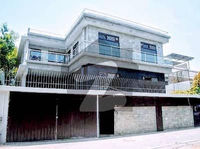 600 YARDS HOUSE AVAILABLE FOR SALE IN BLOCK 7