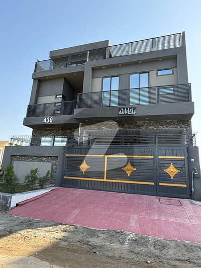 ایم پی سی ایچ ایس - بلاک ڈی ایم پی سی ایچ ایس ۔ ملٹی گارڈنز,بی ۔ 17,اسلام آباد میں 6 کمروں کا 8 مرلہ مکان 2.6 کروڑ میں برائے فروخت۔