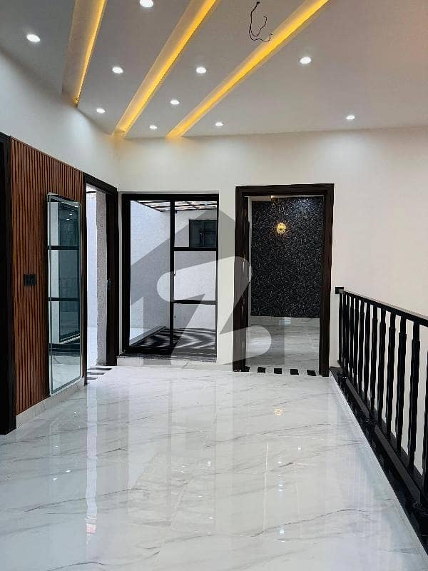 commercial palza available for rent