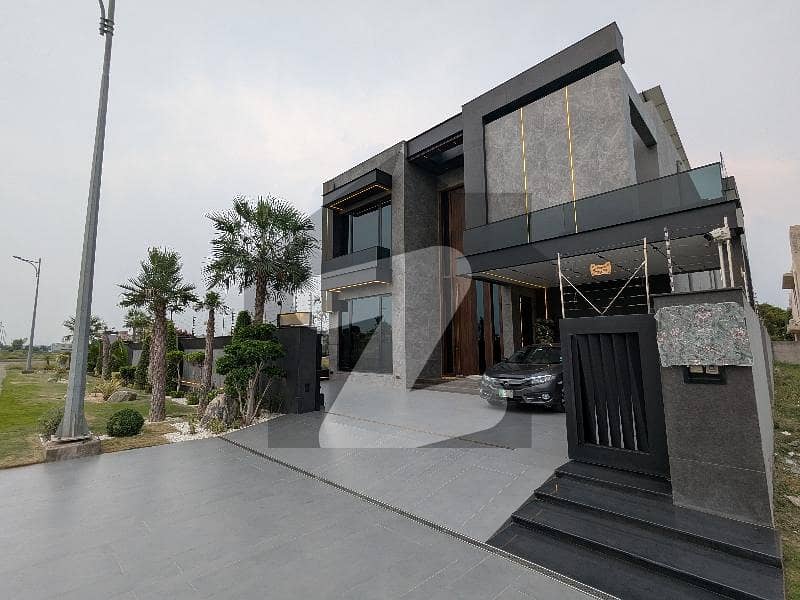 Luxury Modern Line House 1 Kanal House + 1 Kanal Lush Green Lawn Near DHA RAYA Luxury Modern Line House 1 Kanal House + 1 Kanal Lush Green Lawn Near DHA RAYA