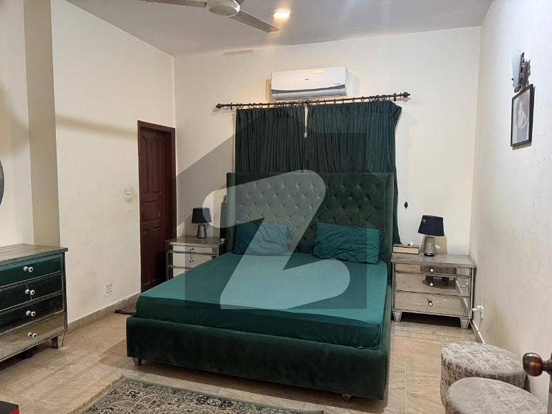 ڈی ایچ اے فیز 8 ڈی ایچ اے ڈیفینس,کراچی میں 4 کمروں کا 10 مرلہ مکان 6.75 کروڑ میں برائے فروخت۔