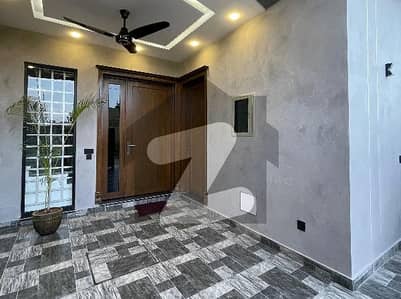 فارمانئیٹس ہاؤسنگ سکیم لاہور میں 3 کمروں کا 5 مرلہ مکان 1.6 کروڑ میں برائے فروخت۔