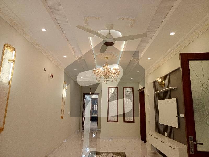 پی آئی اے ہاؤسنگ سکیم لاہور میں 5 کمروں کا 10 مرلہ مکان 2.0 لاکھ میں کرایہ پر دستیاب ہے۔ پی آئی اے ہاؤسنگ سکیم لاہور میں 5 کمروں کا 10 مرلہ مکان 2.0 لاکھ میں کرایہ پر دستیاب ہے۔