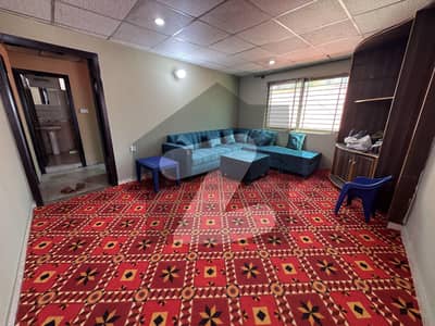 مال روڈ مری میں 3 کمروں کا 6 مرلہ فلیٹ 1.3 کروڑ میں برائے فروخت۔