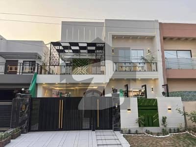 بش ایگزیکٹو ولاز ملتان میں 5 کمروں کا 8 مرلہ مکان 3.2 کروڑ میں برائے فروخت۔