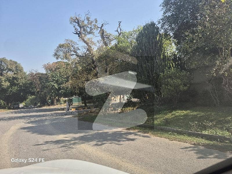 A DECENT HOUSE 666 SQYRDS/ F-7 IS AVAILABLE FOR SALE.