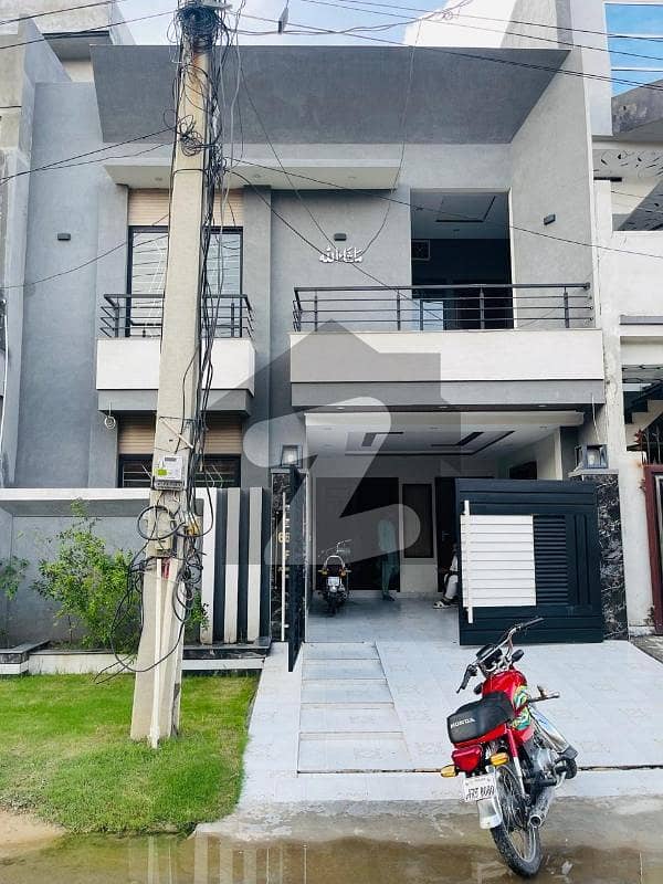 جوبلی ٹاؤن لاہور میں 5 کمروں کا 5 مرلہ مکان 2.0 کروڑ میں برائے فروخت۔ جوبلی ٹاؤن لاہور میں 5 کمروں کا 5 مرلہ مکان 2.0 کروڑ میں برائے فروخت۔