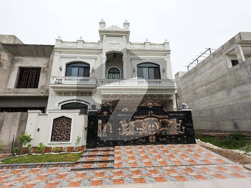 ایل ڈی اے ایوینیو لاہور میں 6 کمروں کا 10 مرلہ مکان 3.7 کروڑ میں برائے فروخت۔