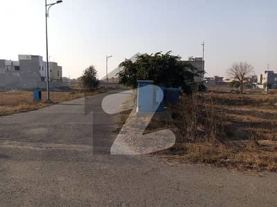 ڈی ایچ اے فیز 8 - بلاک زیڈ 5 ڈی ایچ اے فیز 8,ڈی ایچ اے ڈیفینس,لاہور میں 5 مرلہ رہائشی پلاٹ 65.0 لاکھ میں برائے فروخت۔ ڈی ایچ اے فیز 8 - بلاک زیڈ 5 ڈی ایچ اے فیز 8,ڈی ایچ اے ڈیفینس,لاہور میں 5 مرلہ رہائشی پلاٹ 65.0 لاکھ میں برائے فروخت۔