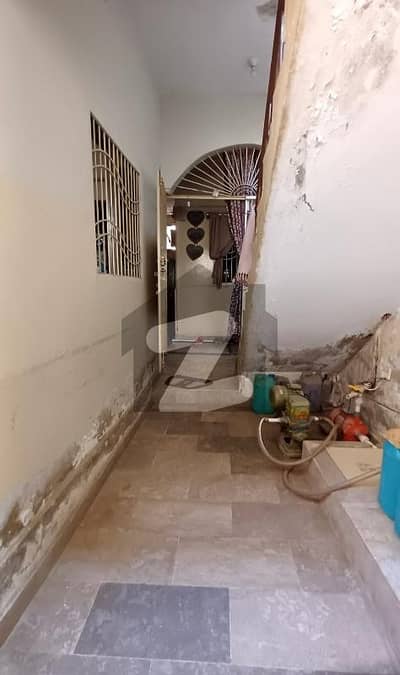 لیاقت مارکیٹ سعود آباد,ملیر,کراچی میں 6 کمروں کا 3 مرلہ مکان 1.1 کروڑ میں برائے فروخت۔