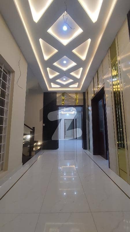 پی جی ای سی ایچ ایس فیز 1 پنجاب گورنمنٹ ایمپلائیز سوسائٹی,لاہور میں 7 کمروں کا 1 کنال مکان 9.0 کروڑ میں برائے فروخت۔