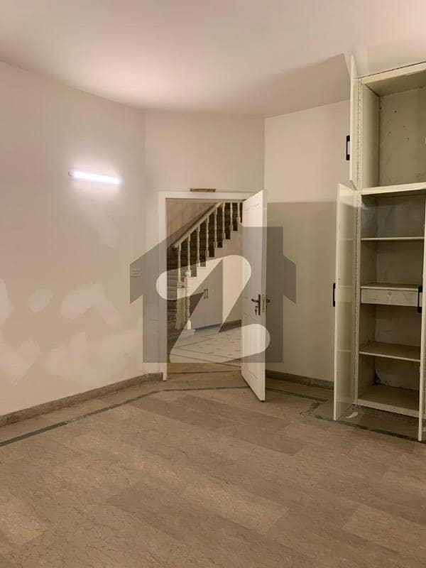 جوہر ٹاؤن لاہور میں 3 کمروں کا 5 مرلہ مکان 2.5 کروڑ میں برائے فروخت۔ جوہر ٹاؤن لاہور میں 3 کمروں کا 5 مرلہ مکان 2.5 کروڑ میں برائے فروخت۔