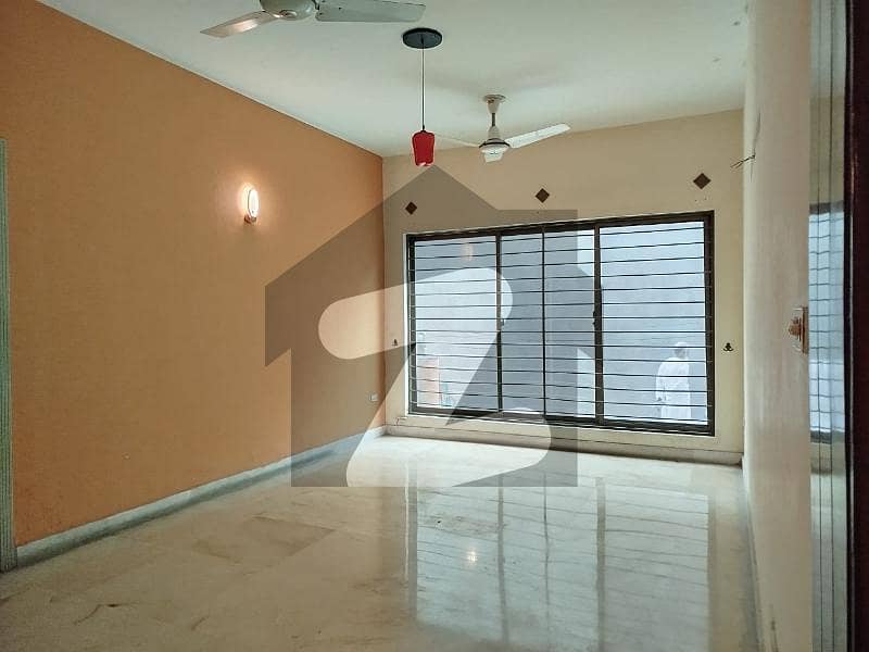 ایف ۔ 10 اسلام آباد میں 5 کمروں کا 1 کنال مکان 4.25 لاکھ میں کرایہ پر دستیاب ہے۔ ایف ۔ 10 اسلام آباد میں 5 کمروں کا 1 کنال مکان 4.25 لاکھ میں کرایہ پر دستیاب ہے۔