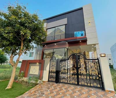 ڈی ایچ اے 9 ٹاؤن ڈیفنس (ڈی ایچ اے),لاہور میں 3 کمروں کا 5 مرلہ مکان 2.7 کروڑ میں برائے فروخت۔