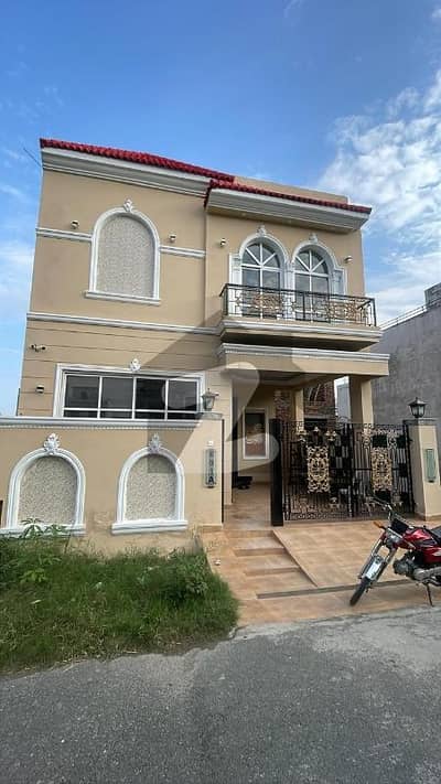 ڈی ایچ اے 9 ٹاؤن ڈیفنس (ڈی ایچ اے),لاہور میں 4 کمروں کا 5 مرلہ مکان 90.0 ہزار میں کرایہ پر دستیاب ہے۔ ڈی ایچ اے 9 ٹاؤن ڈیفنس (ڈی ایچ اے),لاہور میں 4 کمروں کا 5 مرلہ مکان 90.0 ہزار میں کرایہ پر دستیاب ہے۔