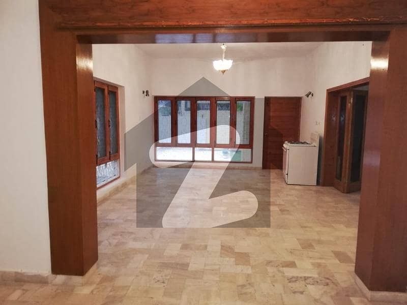 HOUSE FOR RENT IN E-7 HOUSE FOR RENT IN E-7