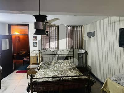 ایف ۔ 10 اسلام آباد میں 1 کمرے کا 1 کنال زیریں پورشن 75.0 ہزار میں کرایہ پر دستیاب ہے۔