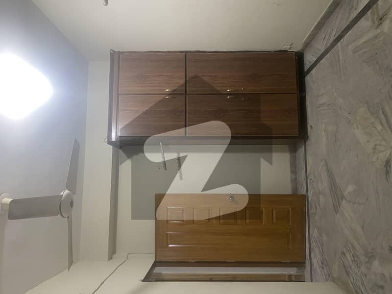 گلریز ہاؤسنگ سکیم راولپنڈی میں 1 کمرے کا 4 مرلہ فلیٹ 22.0 ہزار میں کرایہ پر دستیاب ہے۔ گلریز ہاؤسنگ سکیم راولپنڈی میں 1 کمرے کا 4 مرلہ فلیٹ 22.0 ہزار میں کرایہ پر دستیاب ہے۔