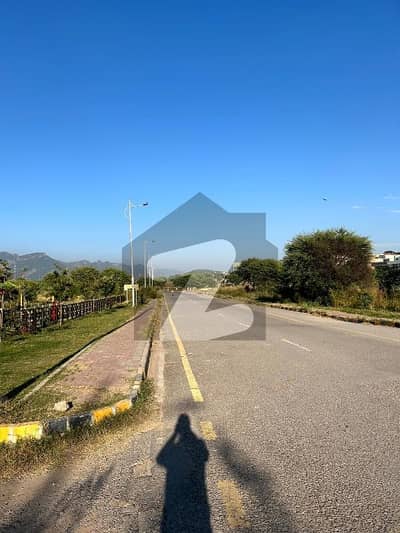 ڈی ۔ 12/1 ڈی ۔ 12,اسلام آباد میں 10 مرلہ رہائشی پلاٹ 7.1 کروڑ میں برائے فروخت۔