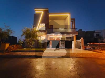 بحریہ ٹاؤن فیز 8 بحریہ ٹاؤن راولپنڈی,راولپنڈی میں 6 کمروں کا 10 مرلہ مکان 4.8 کروڑ میں برائے فروخت۔ بحریہ ٹاؤن فیز 8 بحریہ ٹاؤن راولپنڈی,راولپنڈی میں 6 کمروں کا 10 مرلہ مکان 4.8 کروڑ میں برائے فروخت۔