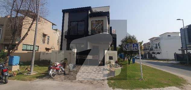 ویلینشیاء ۔ بلاک جے1 ویلینشیاء ہاؤسنگ سوسائٹی,لاہور میں 4 کمروں کا 5 مرلہ مکان 2.1 کروڑ میں برائے فروخت۔ ویلینشیاء ۔ بلاک جے1 ویلینشیاء ہاؤسنگ سوسائٹی,لاہور میں 4 کمروں کا 5 مرلہ مکان 2.1 کروڑ میں برائے فروخت۔